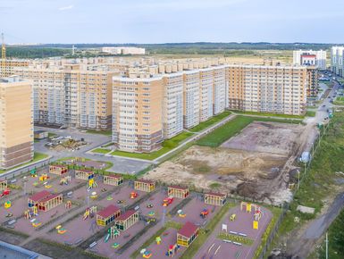 ЖК «Новое Янино». Вид сверху на корпус 1Е. Аэрофотосъемка от 30.08.2017г.