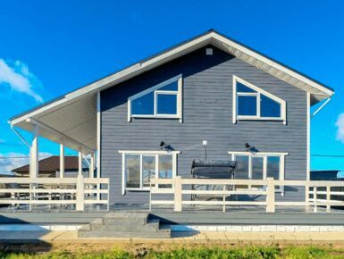 Двухэтажные коттеджи имеют высоту потолков до 2.8 м.