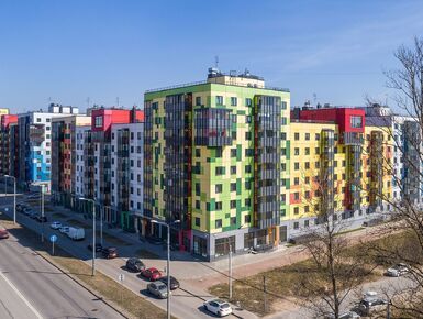 Каждое здание имеет собственную цветовую гамму, а вместе дома составляют единый облик жилого комплекса.
