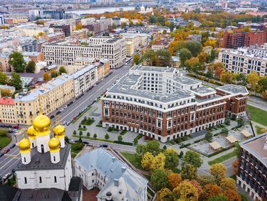 Из квартир открываются живописные виды на Феодоровский собор, знаменитую «петербургскую кремлёвскую стену», исторический центр и новый квартал бизнес-класса.