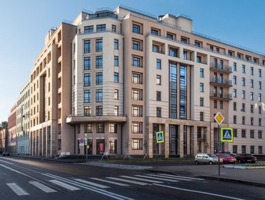 На первом этаже расположены 9 коммерческих помещений, площадью от 116 кв.м. с входами со стороны улиц.